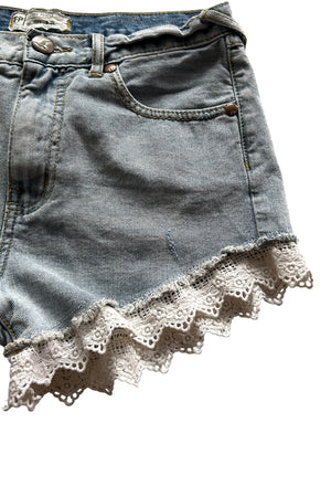 Pre-Owned Free People Crochet Lace Denim Shorts