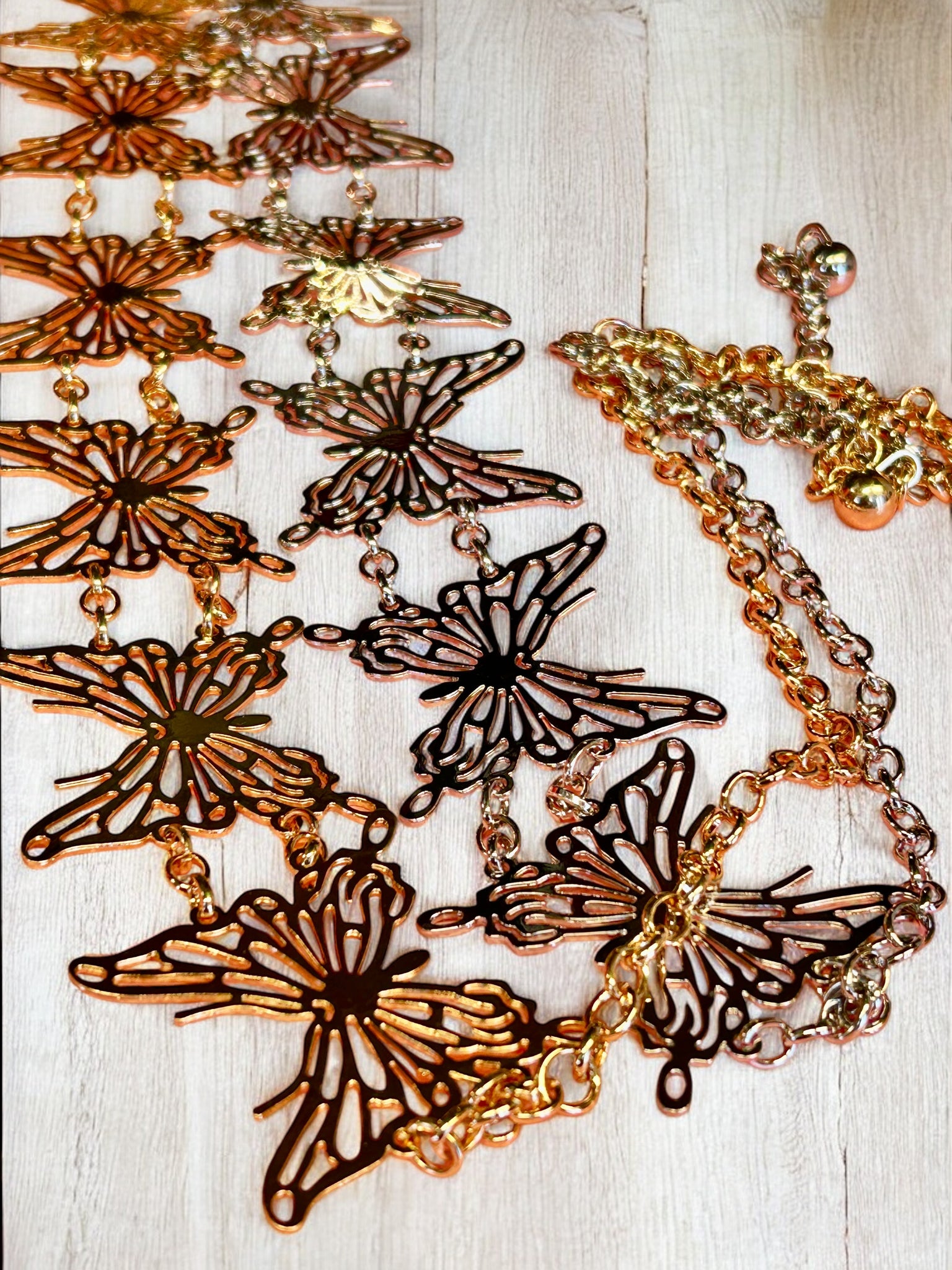 LASER CUTOUT BUTTERFLY CHAIN BELT